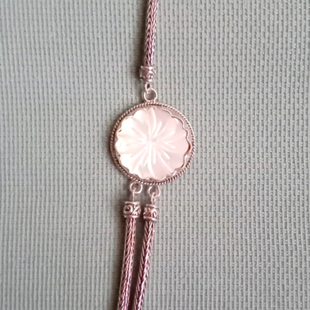 BALI LEGACY WHITE MOTHER OF PEARL CARVED FLOWER NECKLACE - Picture 5 of 9